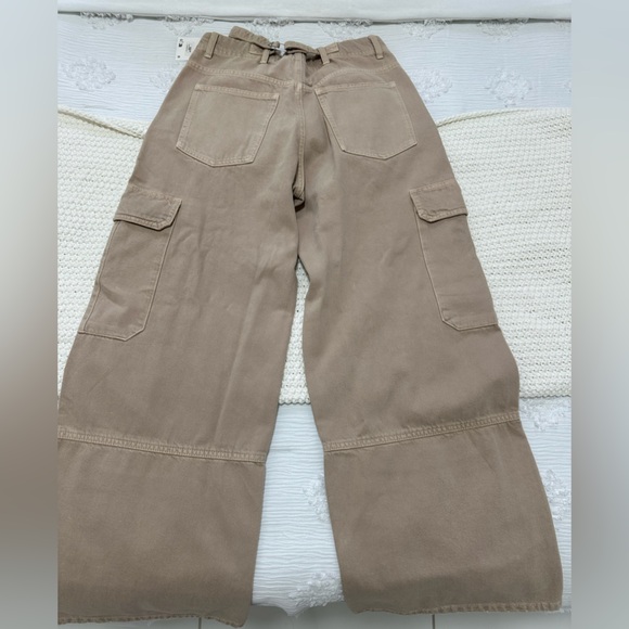 Zara cargo pants, size 38 USA 6 with adjustable straps in the back. never worn - Picture 2 of 4